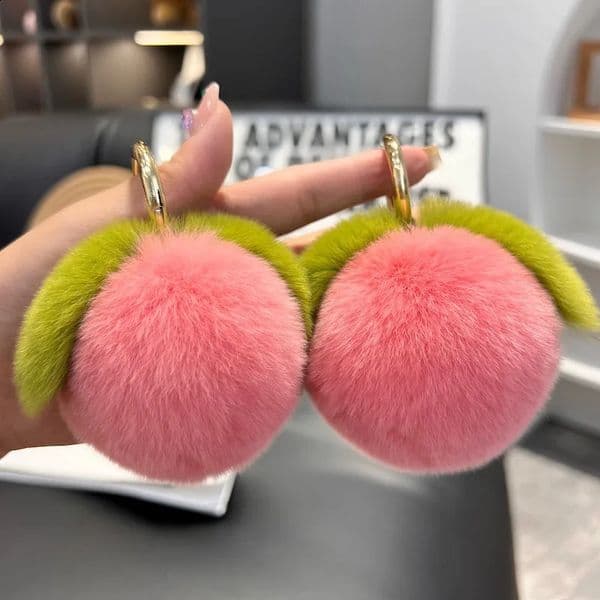 Cute Furry Peach Keychain For Car Keys High Quality Fluffty Plush Fruit Keychain Kawaii Soft Fur Pink Peach Keyring Bag Pendant 251224BJ