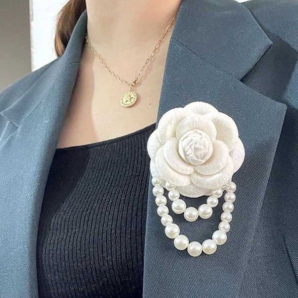 Chain For Man Multicolor Camellia Brooch Women Retro White Black Red woman necklace Pink Wool Scarf Buckle Girls Pearl Brooches Elegant Jewelry Accessories Crys