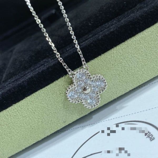 vanly cleef Jewelery jewellery clover necklace Sterling Necklace for Women Single Flower Pendant Inlaid with Full Diamonds Collarbone Chain Versatile HighEnd Fee