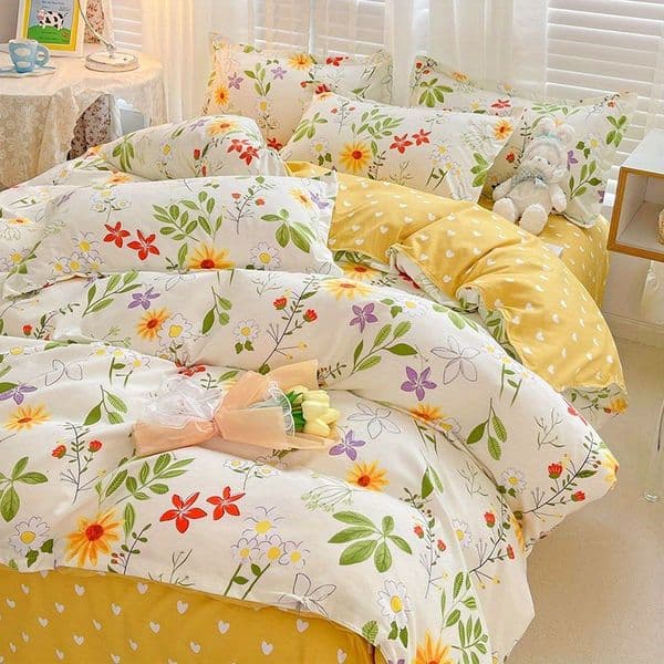 Vibrant Floral Bedding Set with Yellow Heart Accent 4-Piece Soft Comforter Set for BedroomW260210