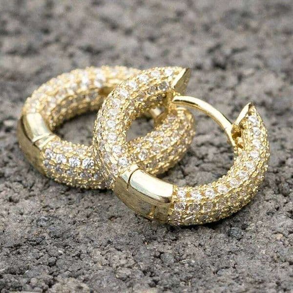 Luxury Women Small Hoop Earrings Dazzling Micro Paved CZ Stones Versatile Female Accessories High Quality Fashion Jewelry E5978