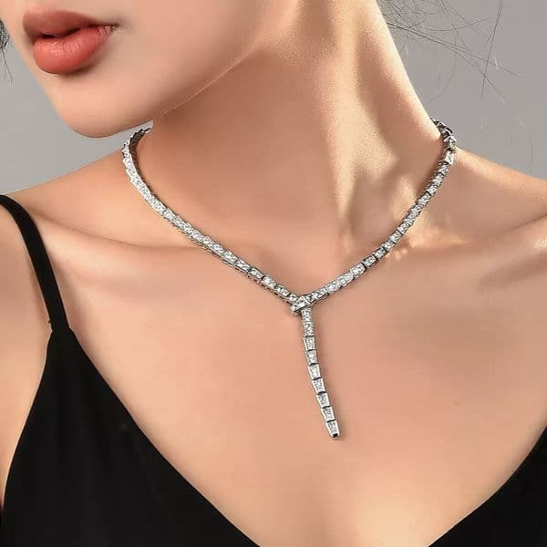 Top Designer Women Snake Shaped Full Diamond Womens Necklace Chain High-end Dance Party Luxury Jewelry Accessories Festival Gift exquisite