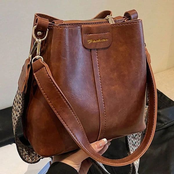Exquisite womens bucket bag fashionable and avant-garde solid color shoulder bag crossbody bag retro and niche suitab 251230