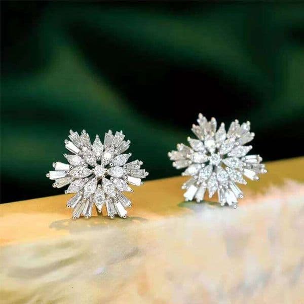 Huitan Gorgeous Cubic Zirconia Stud Women for Wedding Party Accessories Chic Ear Piercing Earrings Gift Fashion Jewelry