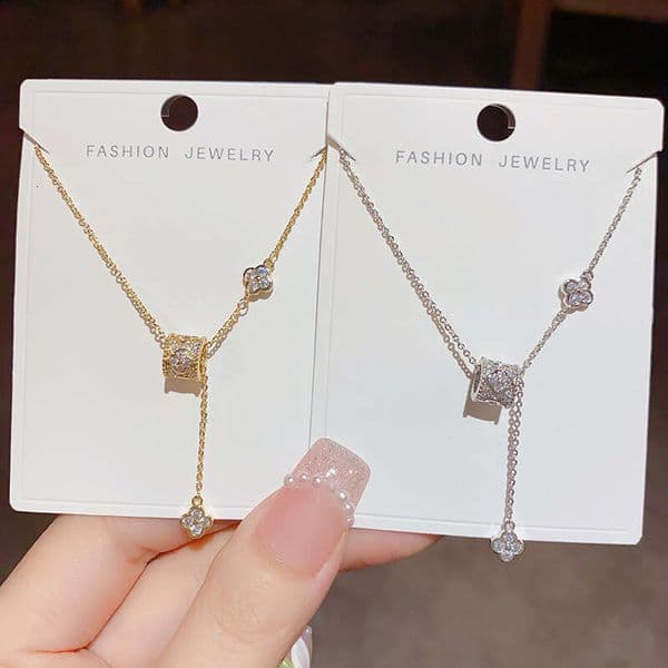 Pendant Necklaces DHcollections Delicate FourLeaf Clover Necklace 18K Gold Plated Floral Pendant Chain for Women Dainty Lucky Charm Jewelry 35cm5cm AA
