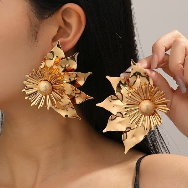 Exaggerated Jewelry Asymmetric Three-Dimensional Metal Heavy Industry Flower Stud Elegant Fashion Earrings
