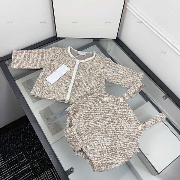 Brand newborn jumpsuits Elegant design toddler romper kids designer clothes baby Crawling suit T-shirt and bodysuit A128X04N102