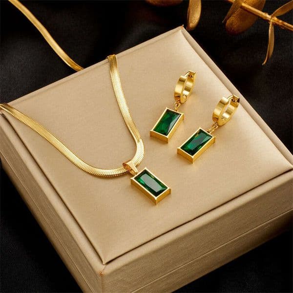 Japanese and Korean Style Niche Design Blade Chain High-end Emerald Zircon Pendant Titanium Steel Necklace for Women ddmythur ddmythur