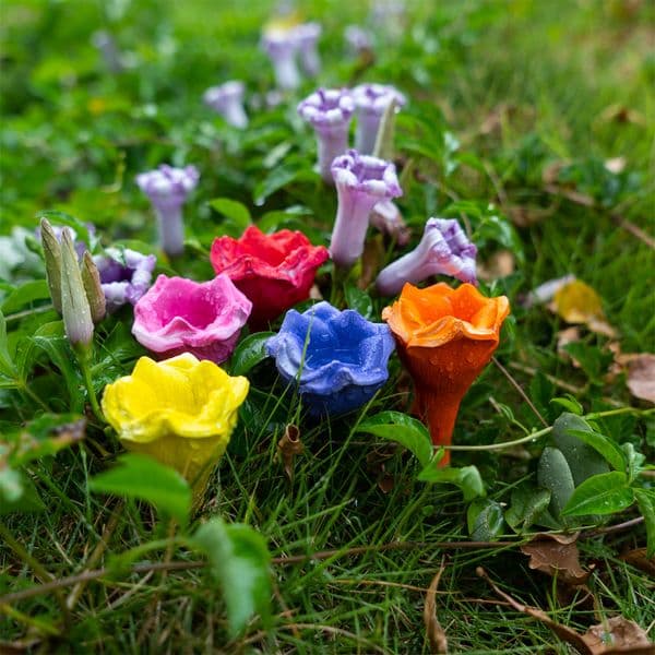 Bee Water Station Cups, Insect Drinking Cups for the Garden, Garden decoration, Insect Water Station, Resin Flower Decoration