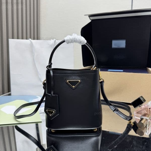 99A Outstanding Design Handbag, 100% genuine leather quality is outstanding, pure steel hardware craftsmanship, single shoulder bag, handbag, crossbody bag, casual bag
