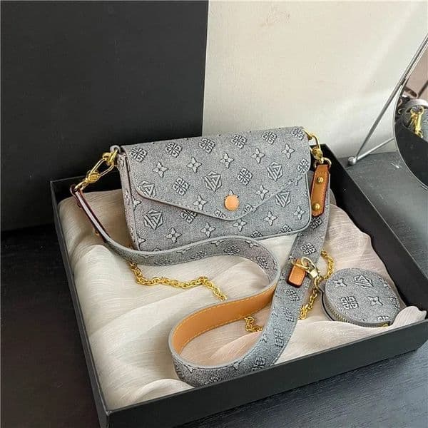 2026 Niche Brand Single Shoulder Fashionable Classic Handbags Crossbody Leather And Mini Fashion Letter Bags Plain Tote Bags Lucky