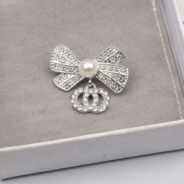 Brand Letter Brooches Bow Pearl Designer Brooch Mens Womens Brooches Diamond Luxury Wedding Jewelry Accessorie Gift