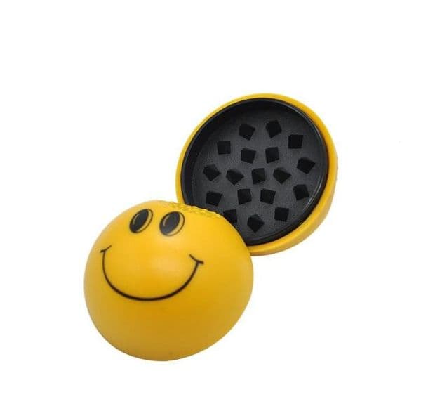 Plastic smoke grinder, smile, plastic, magnet, manual smoke grinder, portable smoke cutter.