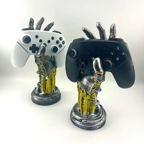 Creative Games Controller Desktop Headphone Stand Cyberpunk Mechanical Arm Simulated Robot Hand Sculpture Statues Decoration 250711