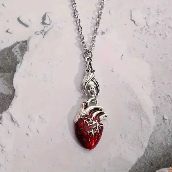 Gothic Vampire Bat Bloody Heart Pendant Necklace Fashionable Pagan Witch Jewelry Anatomy Heart Halloween Accessories Gift W250528