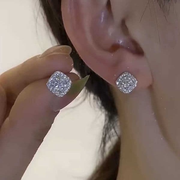 Super shiny, exquisite, simple and fashionable design earrings, versatile and high-end ear accessories