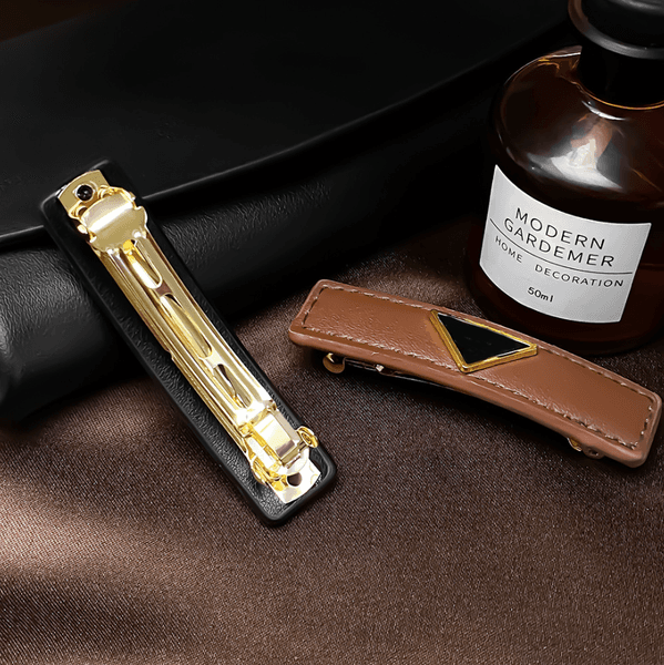 Hair Clips Luxury Leather Letter Barrettes Girl Triangle Hair Pin Designer Gift Hair Jewelry Design Love Spring Hairpin for Women Hair Acssories Z260514