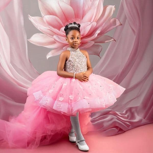 2025 Pink Flower Girl Dresses Children Birthday Dress Illusion Halter Long Train Flora Applique Beaded Lace Tiered Tulle Princess Queen Ball Gown For Marriage F291