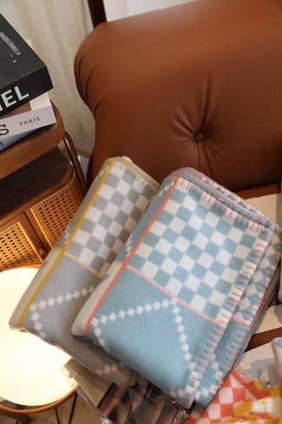 Baby H WOOL Blanket PINK Blankets and Cushion 100&140cm TOP Quailty Letter Blankets BOY GIRL 90%WOOL Home Sofa Blanket