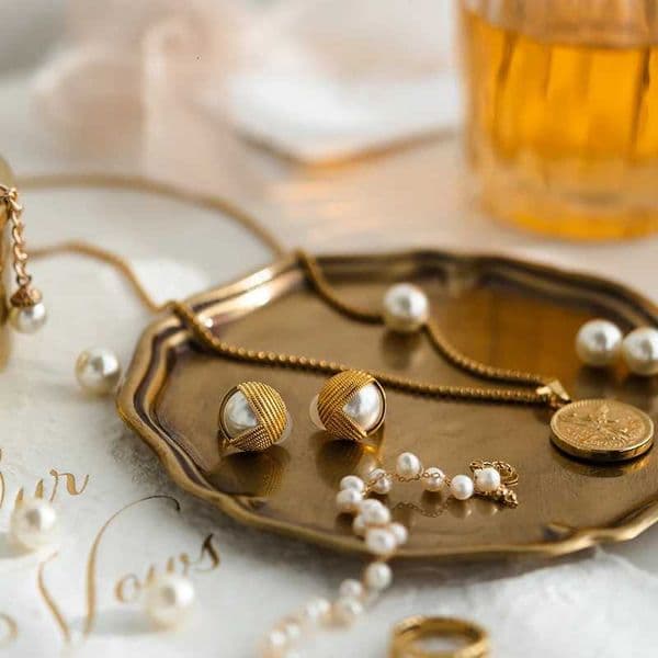 Vintage Round Tray Distressed Brass Aromatherapy Dish Decor Jewelry Organizer Vanity Perfume Holder Retro Storage Plate X2507211