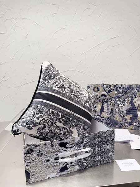 2026 New Designer New Fashion Light Luxury Sofa Bedroom Cushion Living Room Headboard Plush Car With Box Free Shipping