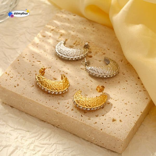 Fashion Trend Crescent Shape Stainless Steel Inlaid Earrings for Women with High-end Feel Gold-plated Ear Jewelry ddmythur
