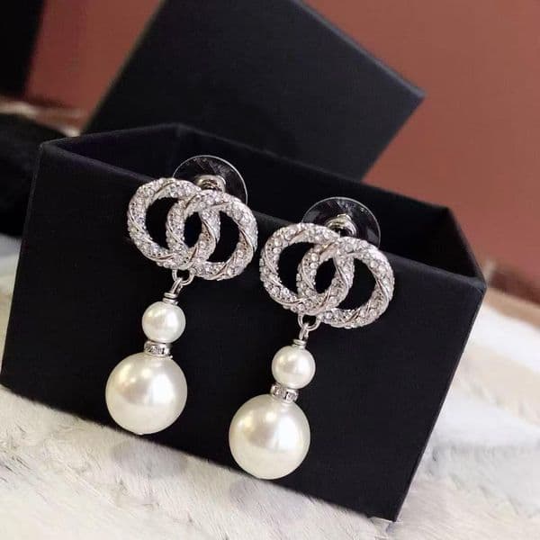 Luxury Designer Silver Pearl Pendant Earrings Fashion Exquisite Dangle Chandelier Earrings Women Wedding Party Birthday Gift Jewelry