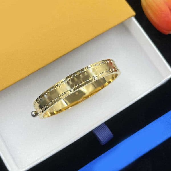 Designer Bangle Bracelet Classic Luxury Jewelry 18K Gold 925 Silver Plated Titanium Steel for Women Men Cuff Letter Clover Charm Bracelet Wedding Party Gif