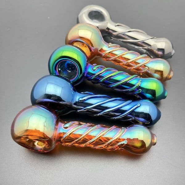 Smoking pipes Accessories Smoking hookah bongs water bottle bowl accessories European and American popular colorful gold-plated spiral glass pipe