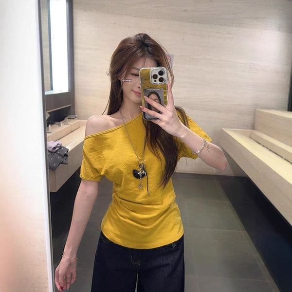 2026 Korean style short sleeved top summer new asymmetrical shoulder design slim fit pure desire Ins style women s T shirt new T shirt