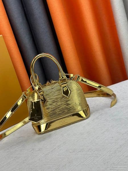 Luxury Designer Design Fashionable and Convenient Crossbody Single Shoulder Shell Bag with Chain Elegant Unisex Crossbody Clutch by Renowned