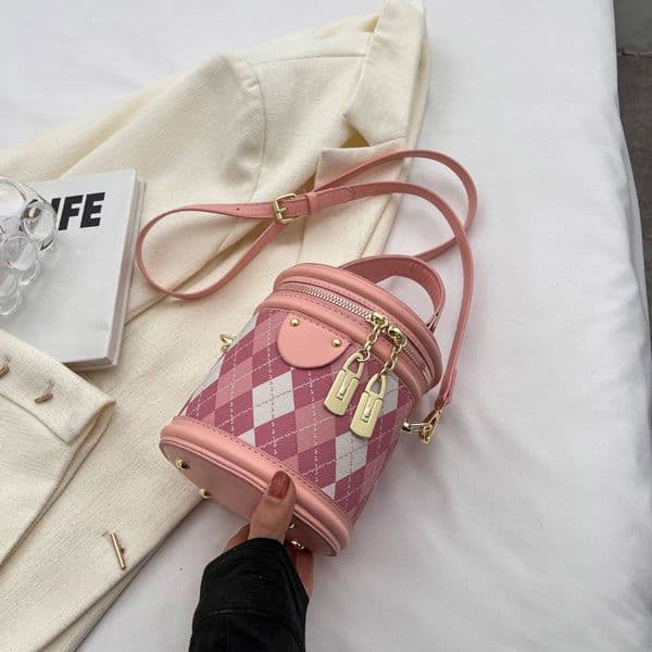 Portable bucket popular small female spring and summer new fashion niche crossbody bag texture dia check
