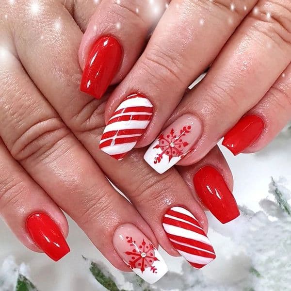 24PCS Christmas Nail MediumSized Press Nail Square Red Lustrous Fake Nail With Striped Full Coverage Snowflake Fake Nail 251028