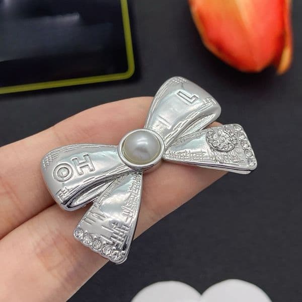 Luxury Designer Brooches Fashion Gold Plated Pin Pearl Brand Letter Pin Brooches Crystal Jewelry Accessorie Wedding Party Gift