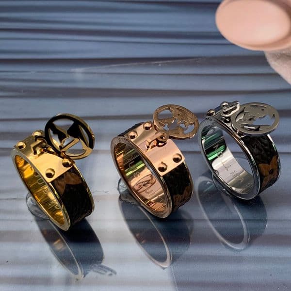 316L Stainless Steel CNC Luxury designer boy girl leather solid V pendant Ring 18K Gold Silver rose Rings branded engrave Women men love wedding Jewelry size 6 7 8 9
