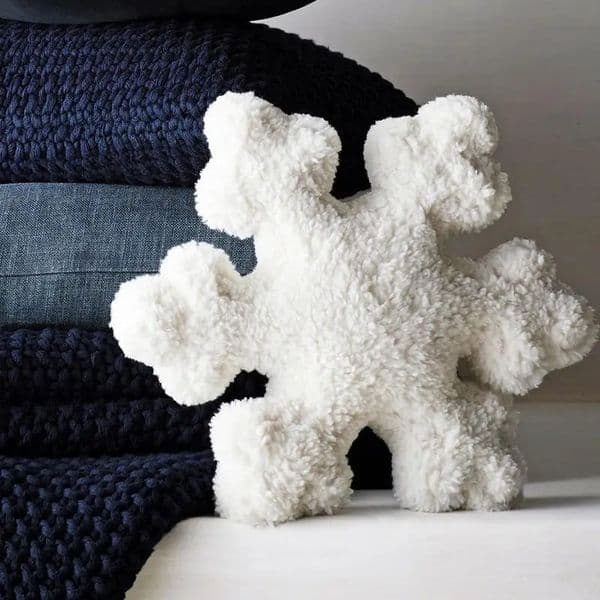 4050cm Christmas Snowflake Shaped Pillow PP Cotton Stuffed Cute Snowflake Sofa Bed Cushion Home Holiday Decor Year 251103