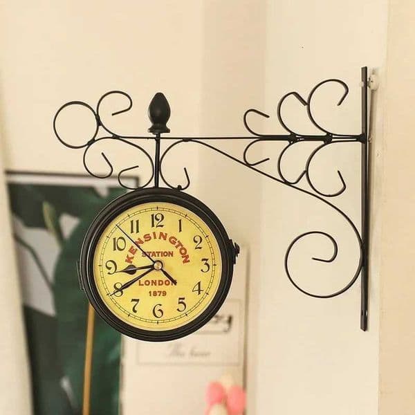 Vintage Decorative Double Sided Metal Wall Clock Antique Style Station Wall Clock Wall Hanging Clock Garden Bar Decoration C251104