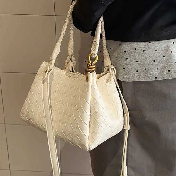 Woven Bucket Bag Fashion Niche Vegetable Basket Bag Soft Leather Commuter Hand Carry Messenger Bag Woman H260427