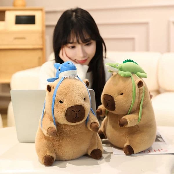 203040CM Travel Capybara Plush Toy cute Capibara Wear Hat StuffEd Animal Doll Duck Sea Lion Octopus Backpack Decor 251104BJ