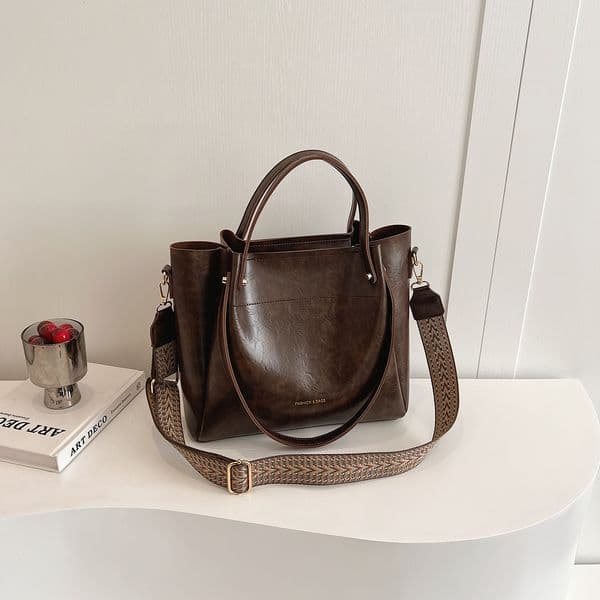 New Cross-Border Women's Simple Fashion Large Capacity Single Shoulder Crossbody European and American Commuter Retro Tote Bag
