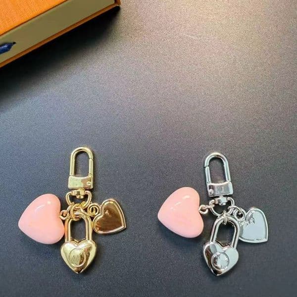 Designer Bag Charm Fashion Womens Flower Heart Keychain Vintage Lock Keyring Hangings Key Chain Mens Women Top Quality Holiday Gif