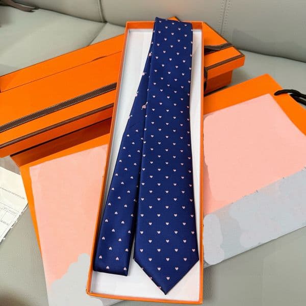 Designer Business Versatile Ties for Men - Expertly Crafted by Hand with a Touch of Elegance