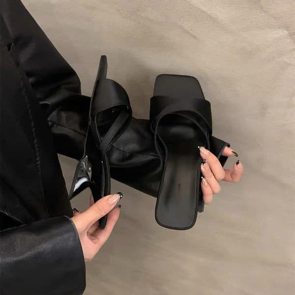 2025 Hot New free shipping designer for womens flat slippers black sliver green beige Summer Fashionable high-end wedge heel high-heeled sandals