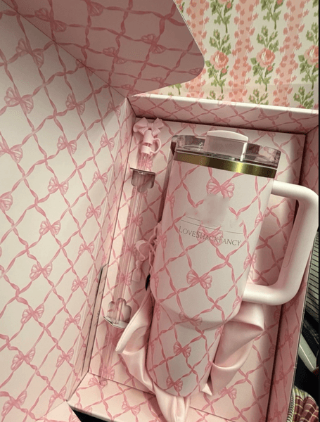 2026 40Oz Water Bottle Holiday cologne Tumbler Stainless Steel Tumblers Handle Lid perfume And Straw All Day Julienne Mini Soft Cooler Lunch Bag Boxes Free Ship