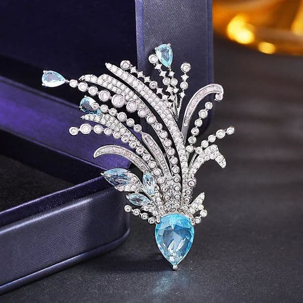 High-end Cubic Zirconia Feather Brooch Niche Fashionable and Exquisite Broche Pin Versatile Clothing Accessories 251110