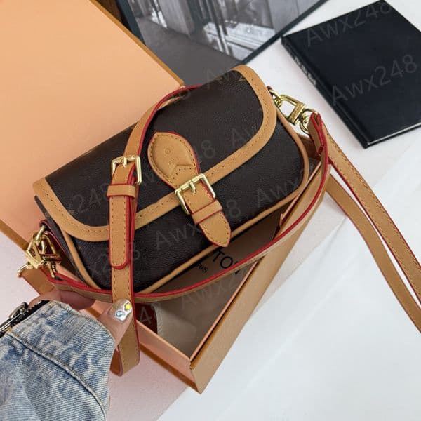 Designer Bag Crossbody Bag Easy Pouch on Strap Purse Lady Shoulder Bags Wallets Designers Woman Leather Handbag Embossed Letter Luxury Bag Boutique Small Bag