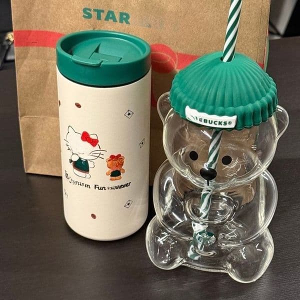 Handheld Starb glass bear 20oz cup with straw, cute transparent travel cup, green lid mug iced coffee cold drinks, Christmas New Year gift, Bearista 2025 L260601