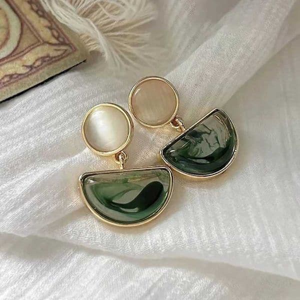 1 pair of simple retro elegant geometric pendant earrings suitable for girls fashion Tren droplet jewelry decoration giftXJ250418
