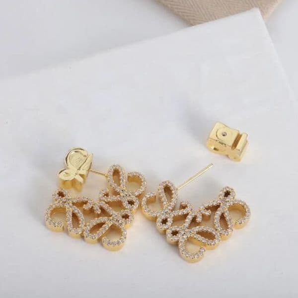 Stud luxury gold stud earrings elegant 18k goldplated designer hoop earrings for women perfect for weddings parties L260515