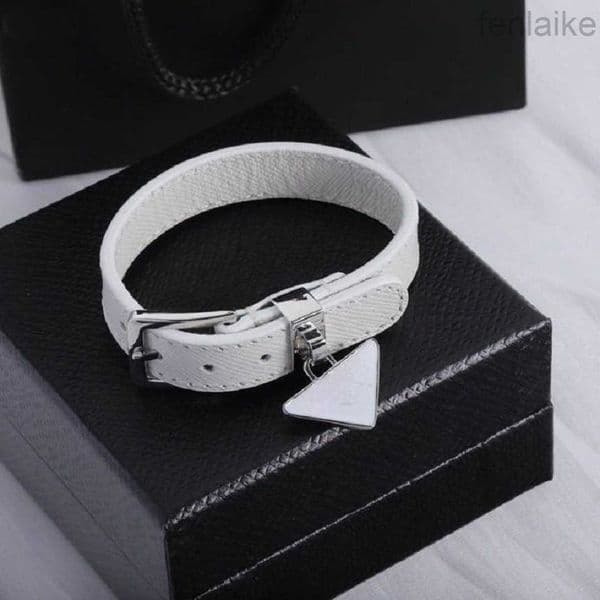 Jewelrys charm bracelet jewelry woman designer bangle bracelet luxury men women designer bracelets gold black white simple leather bracelets cuff fashion bracele